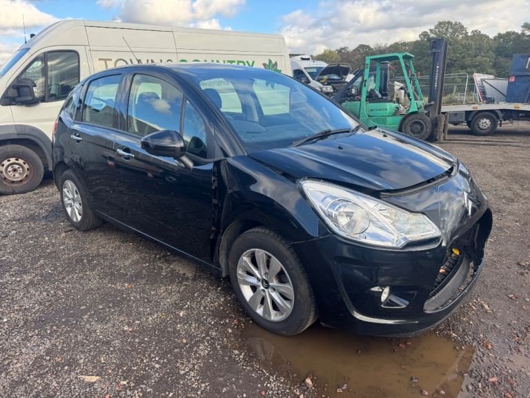 Citroen c3 1.4 2012 black BREAKING FOR PARTS 