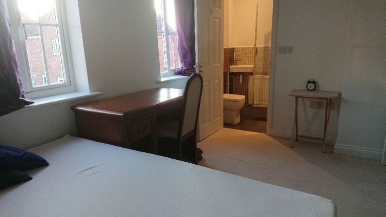 Doule room with ensuite in Woodston