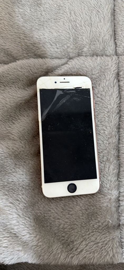 Apple iPhone 7 Rose Gold - Screen Damage, For Parts/Repair
