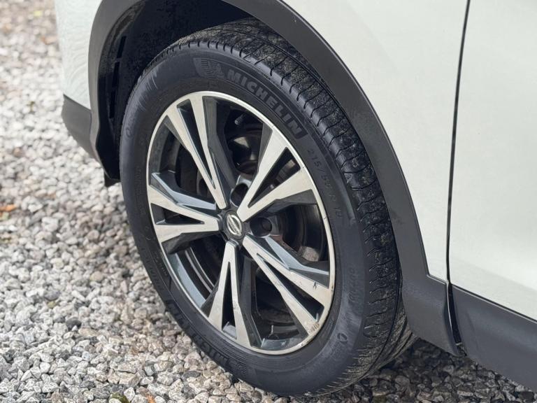 2017 Nissan Qashqai 1.2 DiG-T N-Connecta 5dr Xtronic HATCHBACK PETROL Automatic