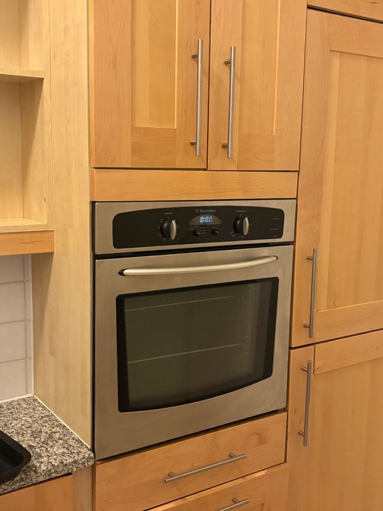 Electrolux Built-In Electric Oven – Good Condition