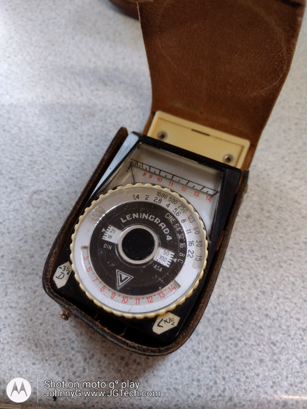 Vintage Leningrad 4 light meter with leather case