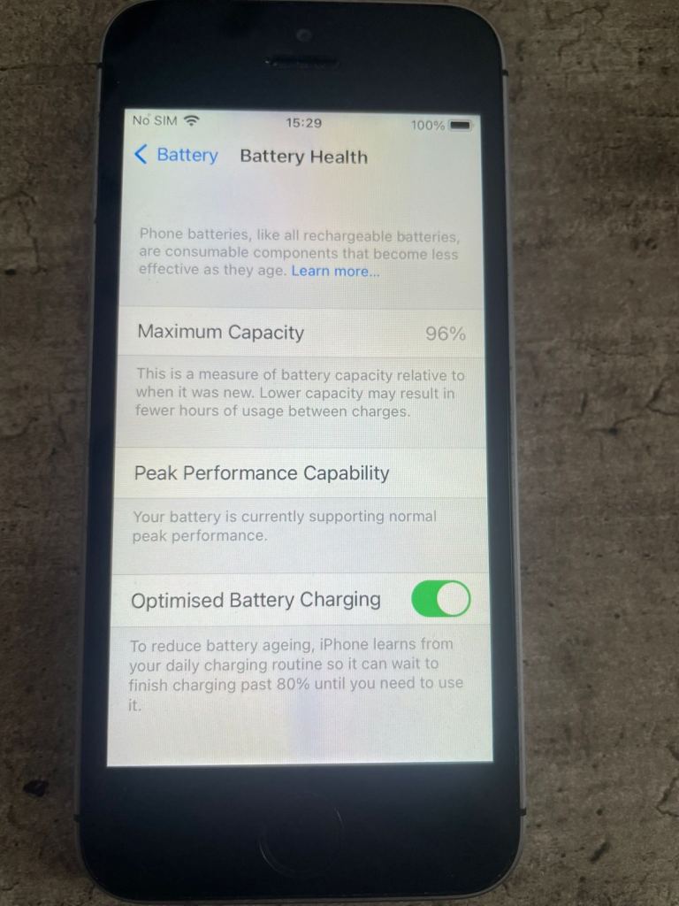 £60 iPhone SE 32GB Model A1723 