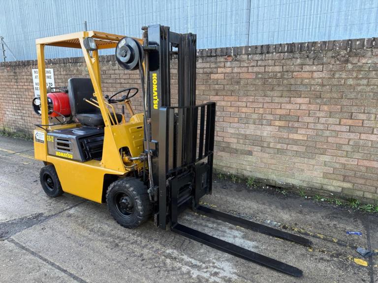 Komatsu 1.5t gas forklift, triple mast, sideshift 