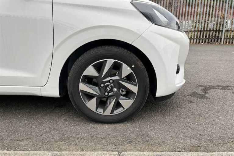 2025 Hyundai i10 1.0 Advance Hatchback 5dr Petrol Auto Euro 6 (s/s) (63 ps) Hatchback Petrol Auto...