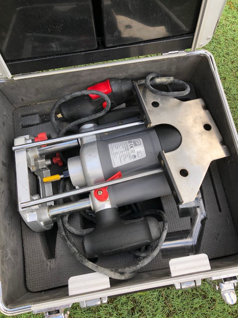 Performance Router with Bits in Metal Case – Good Condition