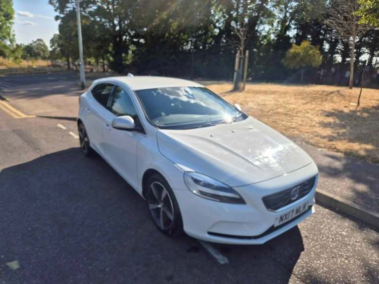 LOVELY ULEZ FREE 2017 17 VOLVO V40 R DESIGN 2.0 PETROL T2, D DOOR HATCHBACK MANUAL, £3995