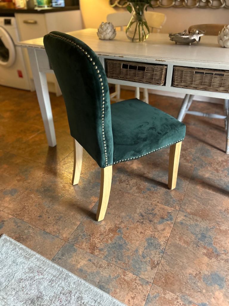 Set of 6 Teal Velvet Dining Chairs – Elegant & As New 🌿