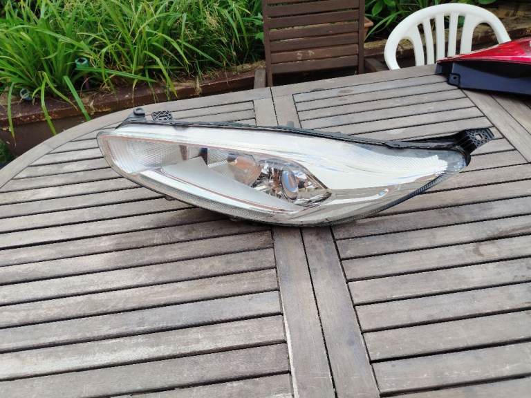 Fiesta MK 7 / 7.5 Passenger headlight 