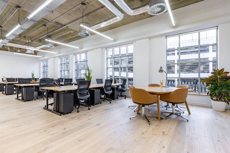 Kensington - W14 8TS \ Coworking Space with Flexible Desk Options