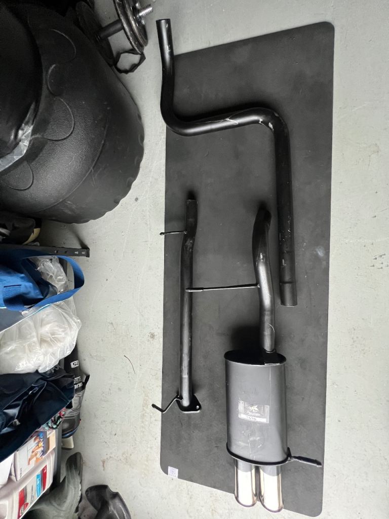 Hornet exhaust system