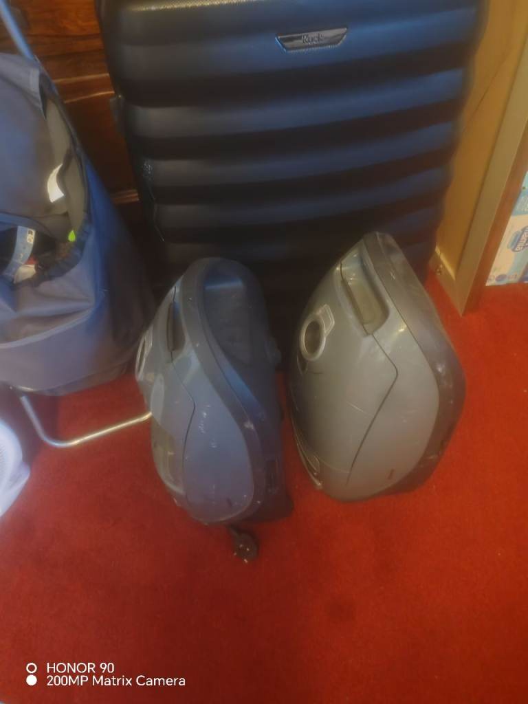 2 Faulty Miele hoover. Spares or repair