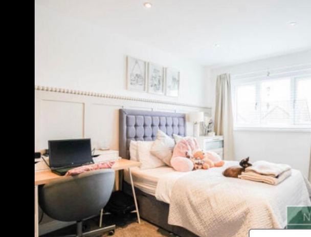 Double ottoman bed, mattress & headboard 