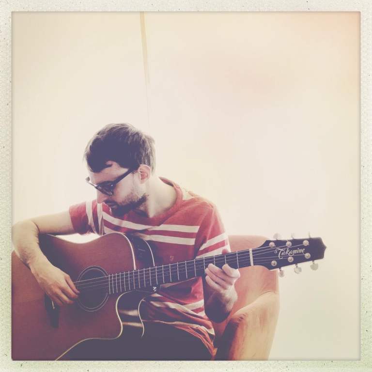 Guitarist Available for Acoustic/Indie/Folk Band 