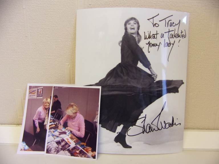 Shani Wallis (Nancy) Oliver tv musical autograph