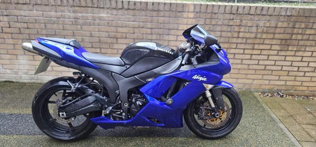Kawasaki, Ninja ZX 6, 2010, 599 (cc) | in Canning Town, London