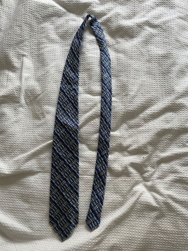 Silk patterned tie