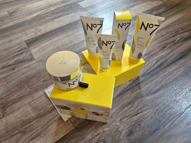 Brand New No7 Skincare Gift Set – Unused 🎁