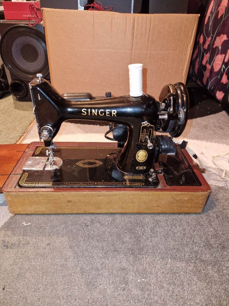 Singer sewing machine 99k vintage antique 