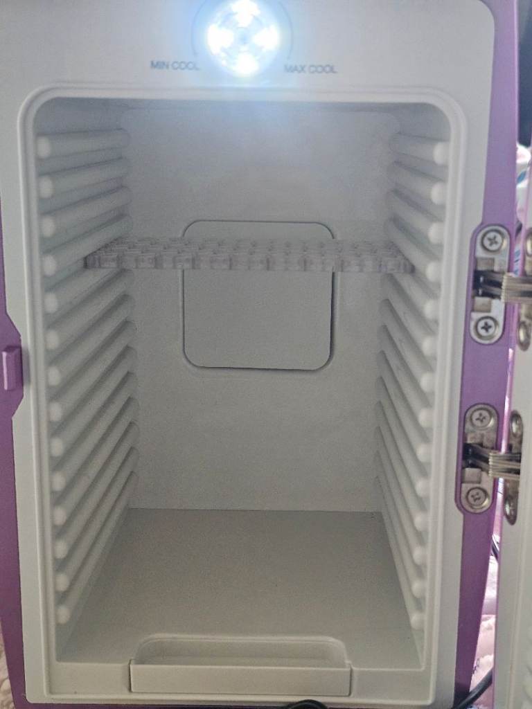 Mini fridge 