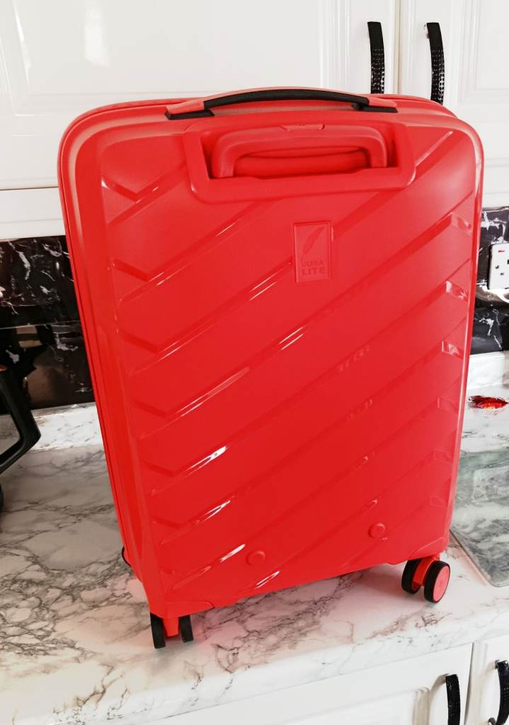 IT CABIN CASE  XTRA IN CORAL PINK 4 WHEEL IN SHOWROOM CONDITION USED TWICE
