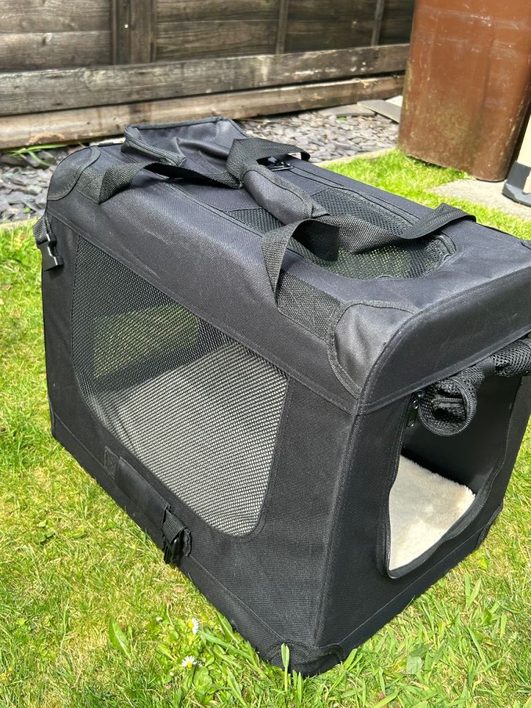 Travel dog crate