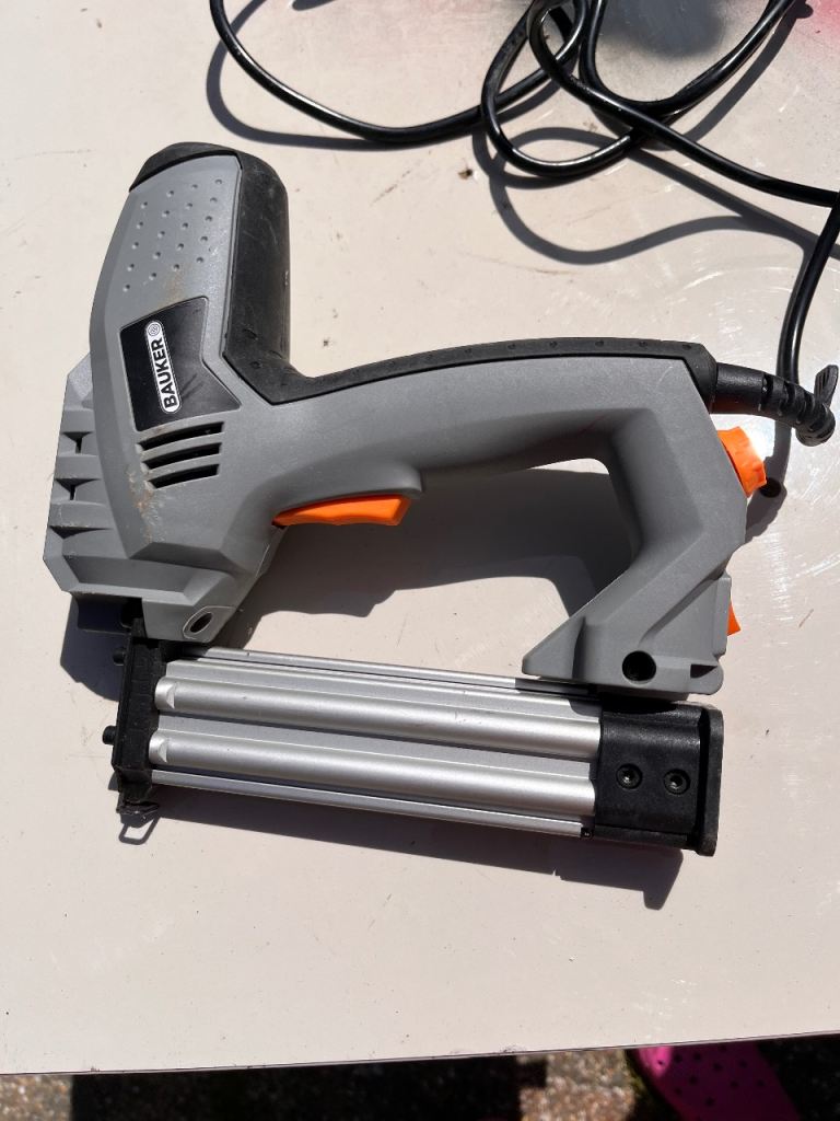 Staple/nail gun