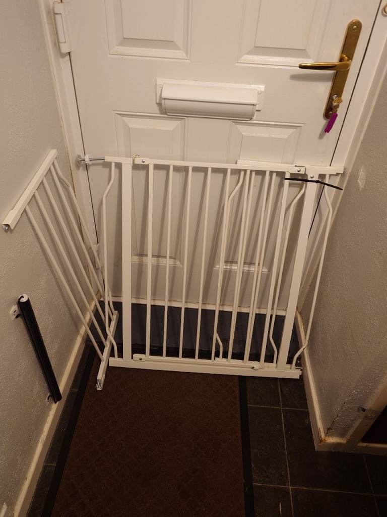 Dog or cat gate