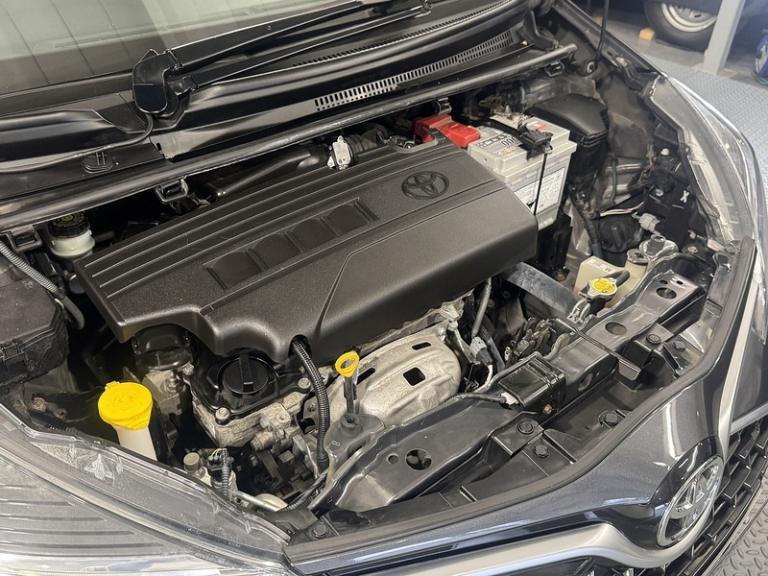 2016 Toyota Yaris Dual VVT-i Design Hatchback Petrol Manual