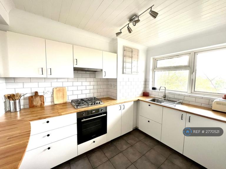 3 bedroom flat in Brooklyn House, London, SE20 (3 bed) (#2770521)