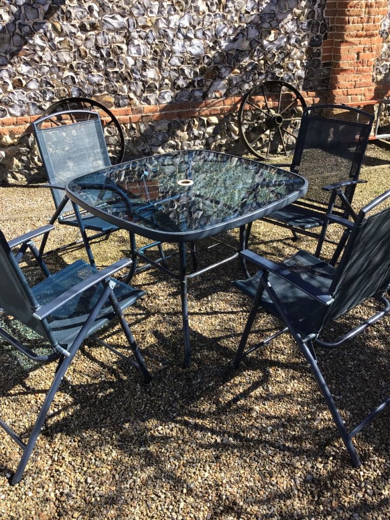 Garden table 4 folding chairs 