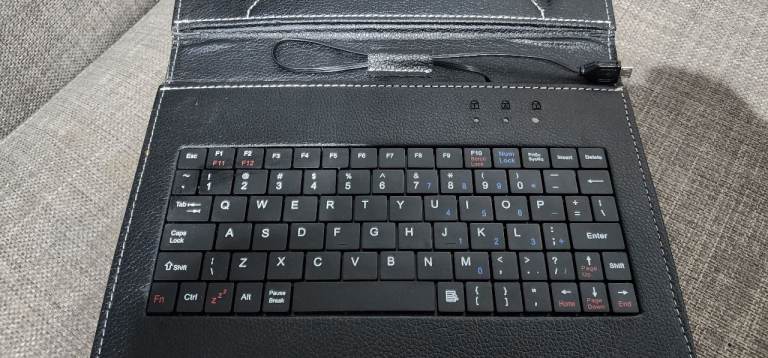 Keyboard for tablet with case