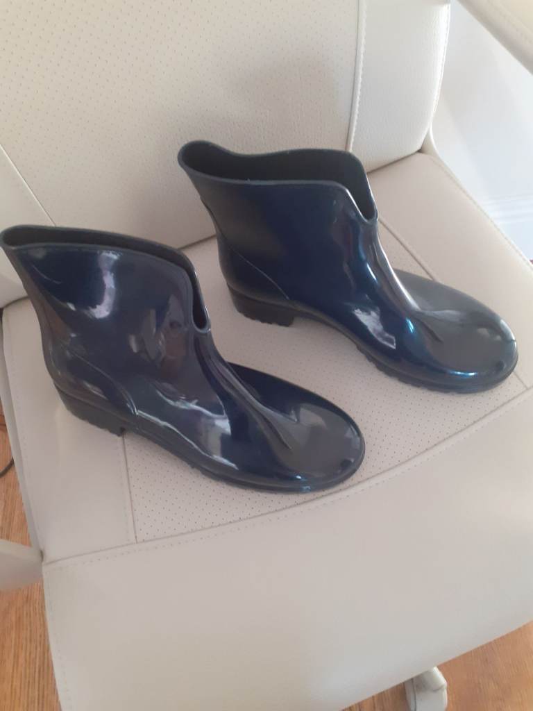 Brand new boots - collect/delivery Winchester