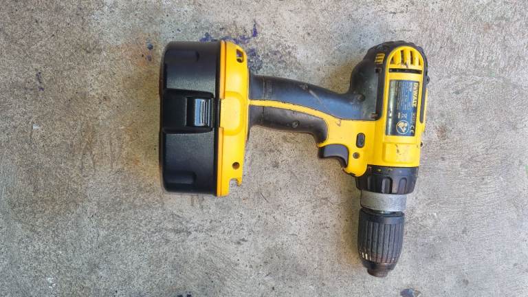 Dewalt (DC725)