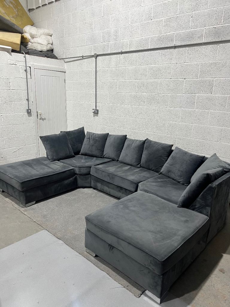 U shape sofa in good condition delivery available 
