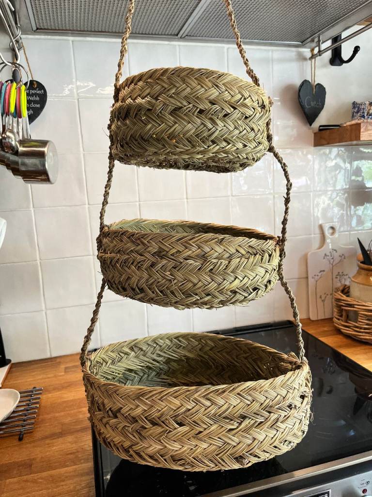 3 Tiered woven hanging baskets Good Condition