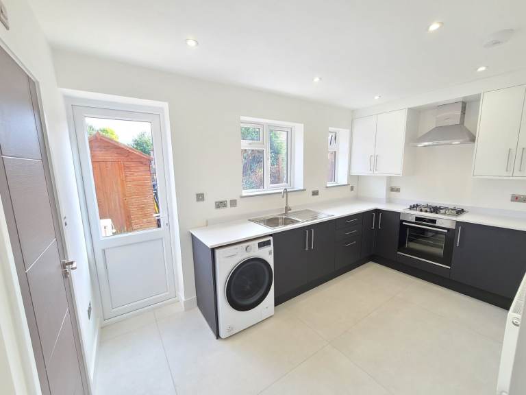 3 Bedroom house in Langley, SL3 to rent - Recently renovated