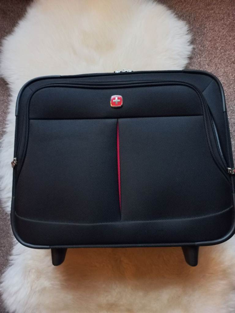 Wenger Pilot's/Crew Wheeled Cabin Case