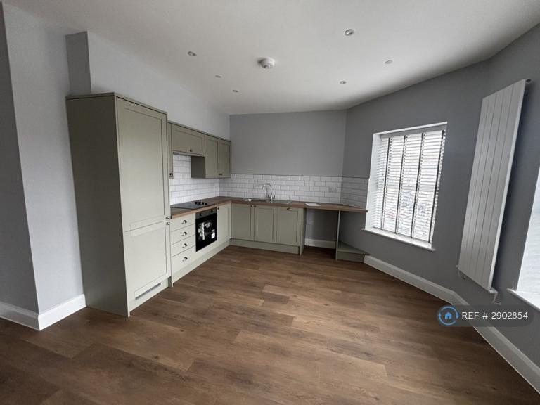 1 bedroom flat in Pierhead Buildings, Hengoed, CF82 (1 bed) (#2902854)
