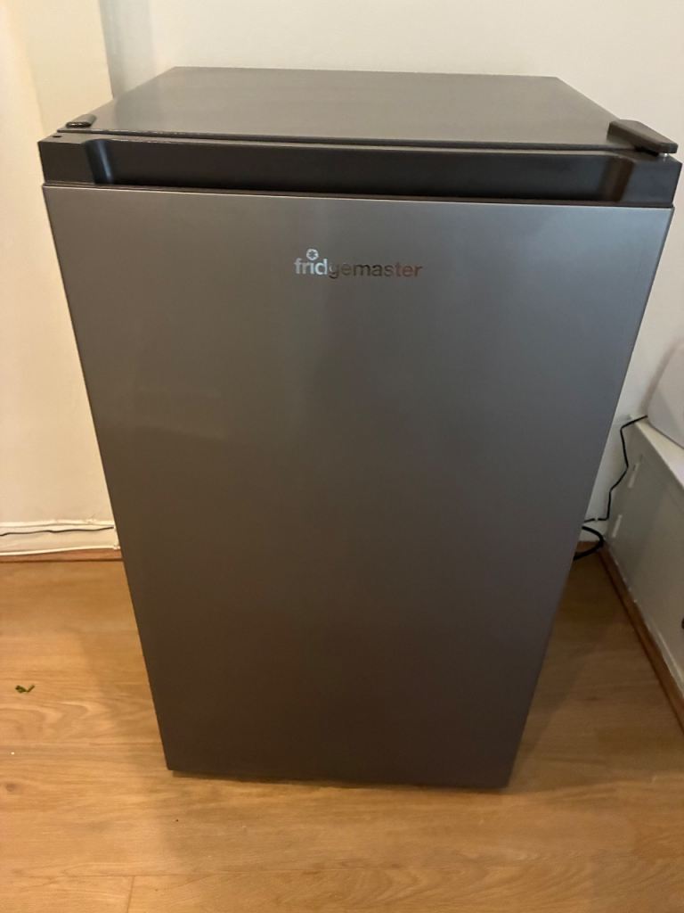 Fridgemaster under counter fridge with ice box, only 5 months old