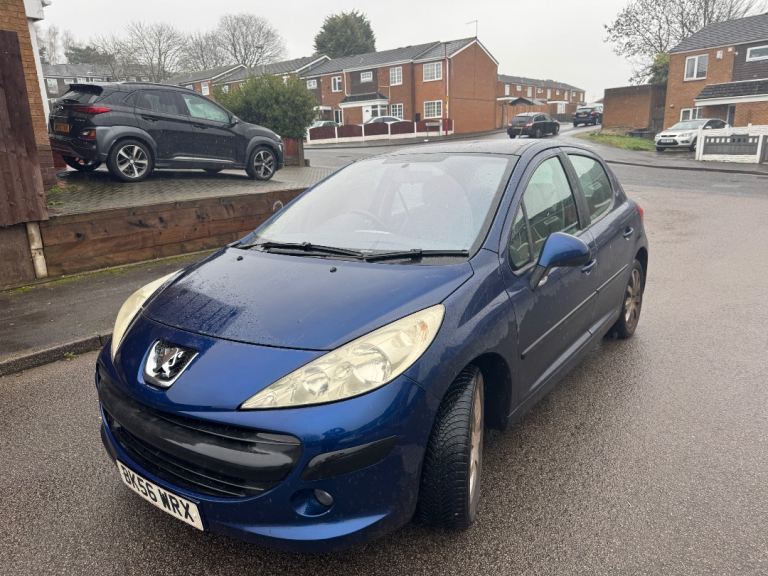 £750 Peugeot 207 1.6 petrol perfect for deliverys