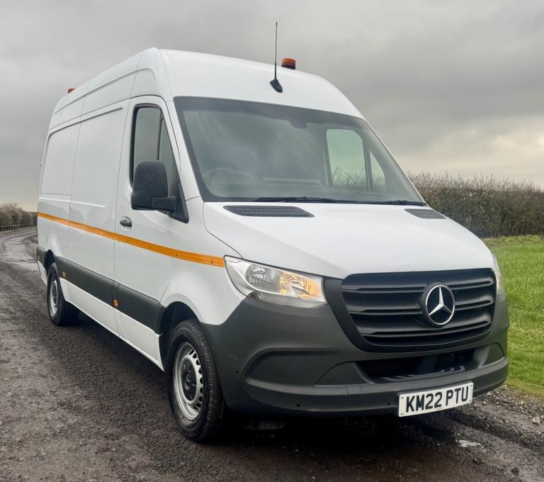 MERCEDES-BENZ SPRINTER 2.0 315 RWD L2 MWB UTILITY SPEC 3.5 TON TOWING White Man