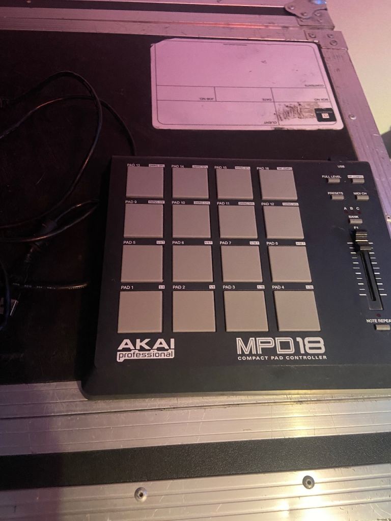 Akai MPD18 drum pad / DAW controller