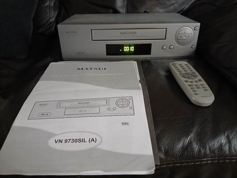 Matsui Video Player VHS with remote & instructions ( Working Order )