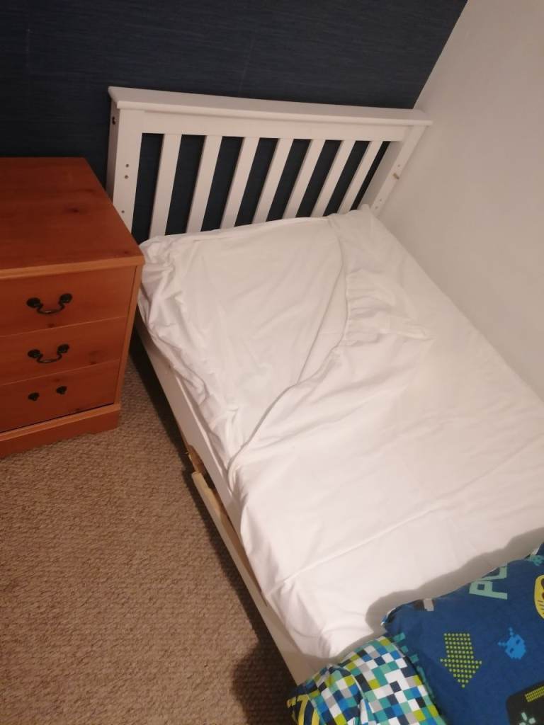 Single mattress - clean (always covered) 