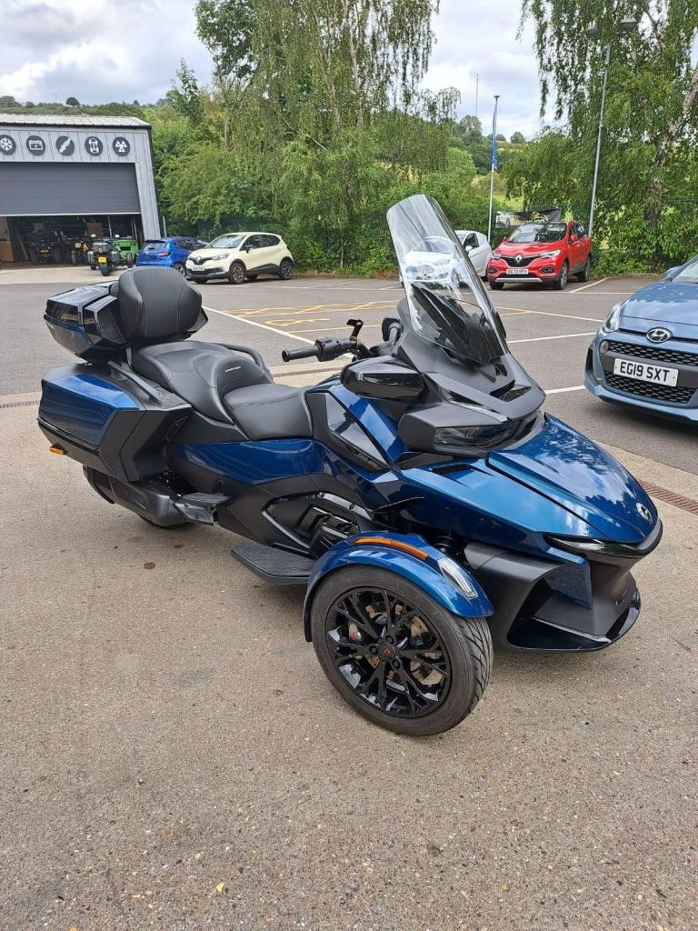2024 CAN-AM SPYDER RT LIMITED 1330cc 6 speed semi automatic trike in petrol blue