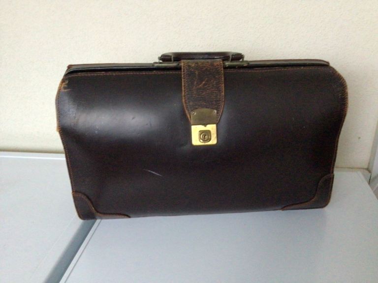 Vintage brown leather briefcase  nu- swift  £40