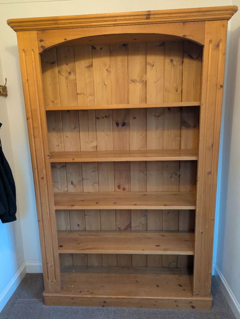 Solid pine bookcase - five shelves