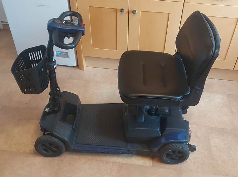 Qtech Electric Scooter - Good Batteries - 4mph - Puncture Free Tyres - Charger - Good Condition 