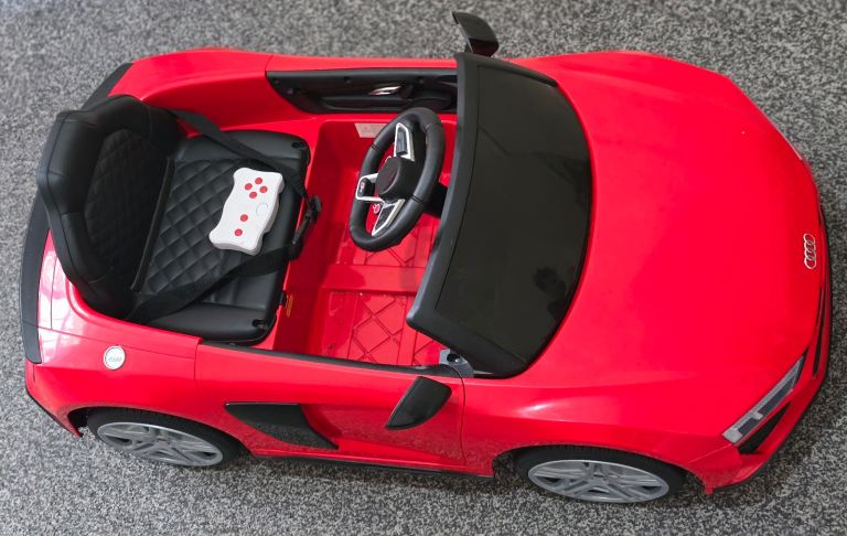 Audi Kids Electric Licensed  R8 Spyder Toy 12V Ride On Car With Remote